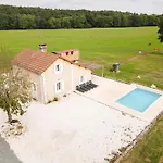 Charming With Private Pool Дом отдыха Hautefort