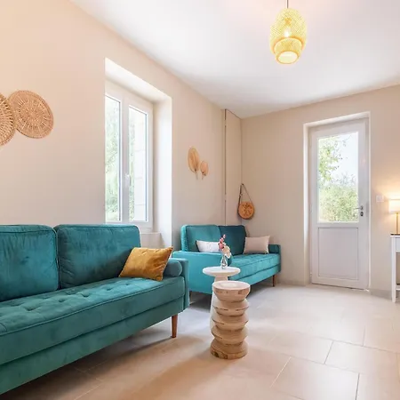 Charming With Private Pool Dom wakacyjny Hautefort