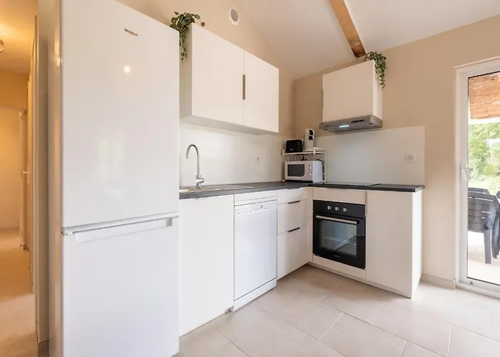 Charming With Private Pool Feriehus