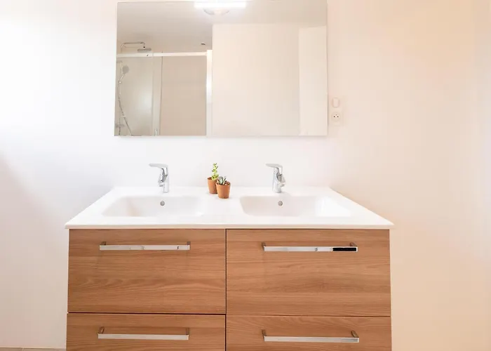 Charming With Private Pool Feriehus