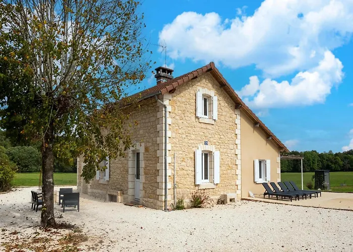 Charming With Private Pool Ferienhaus Hautefort